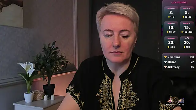 Nika Smit online show from April 11, 2026, 7:45 am