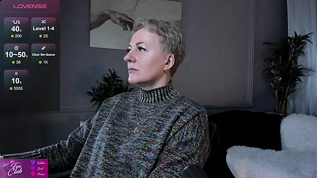 Snapshot of Nika_Smit chatting on February 22, 2025, 5:12 am Nika Smit online show from February 22, 2025, 5:12 am