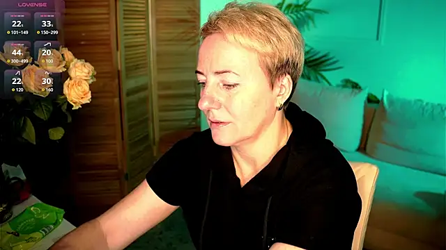 Snapshot of Nika_Smit chatting on September 27, 2025, 5:24 am Nika Smit online show from September 27, 2025, 5:24 am