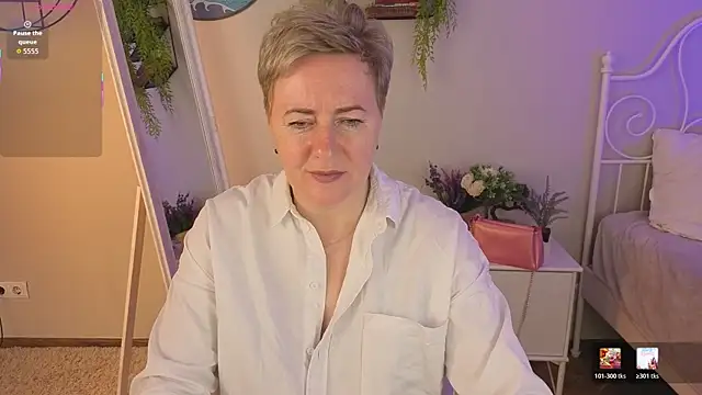 Snapshot of Nika_Smit chatting on May 17, 2026, 5:29 am Nika Smit online show from May 17, 2026, 5:29 am