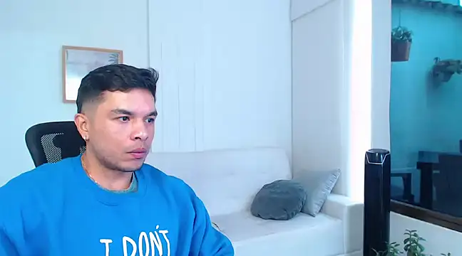 estebandelouis online show from February 18, 2025, 1:11 pm