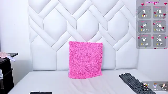 Analia18  online show from February 3, 2026, 1:27 pm