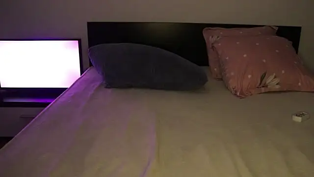 IvyKaelani online show from April 24, 2026, 11:34 am