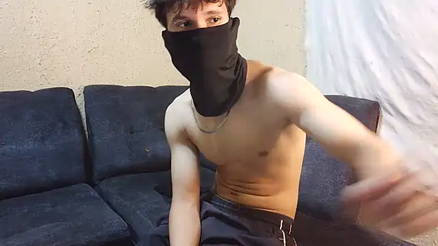 Danielraz online show from July 12, 2026, 12:44 am