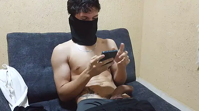 Danielraz online show from July 3, 2026, 1:56 am