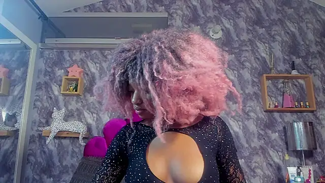 Snapshot of EMMAPARISS chatting on December 3, 2025, 11:42 am EMMAPARISS online show from December 3, 2025, 11:42 am