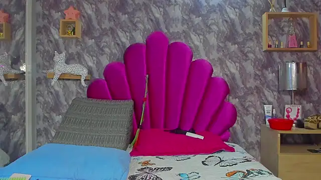 Snapshot of EMMAPARISS chatting on November 8, 2025, 11:47 am EMMAPARISS online show from November 8, 2025, 11:47 am