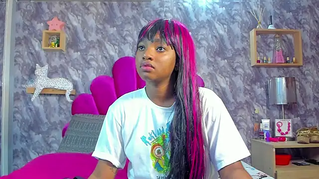 Snapshot of EMMAPARISS chatting on November 6, 2025, 11:58 am EMMAPARISS online show from November 6, 2025, 11:58 am