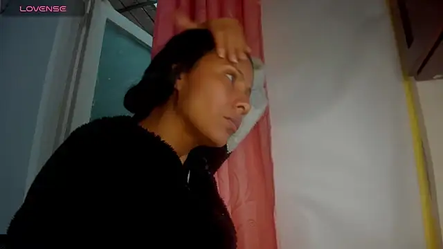 Nenita Hot  online show from November 12, 2025, 6:56 pm