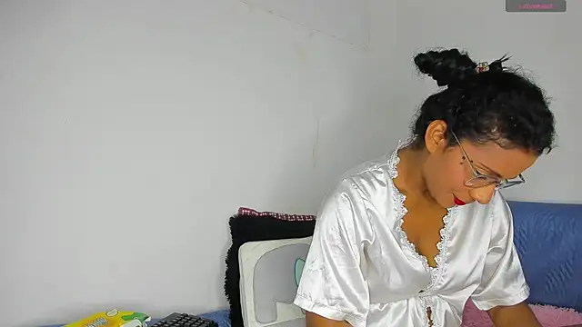 Nenita Hot  online show from March 20, 2025, 10:40 pm