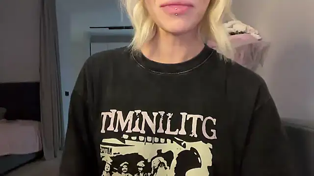 ur molly online show from July 15, 2026, 1:18 pm