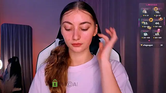 Snapshot of lady_curls chatting on November 22, 2025, 11:25 pm lady curls online show from November 22, 2025, 11:25 pm