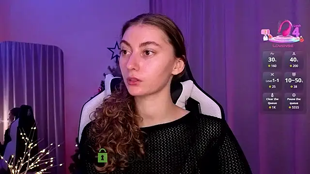 Snapshot of lady_curls chatting on December 14, 2025, 8:58 pm lady curls online show from December 14, 2025, 8:58 pm