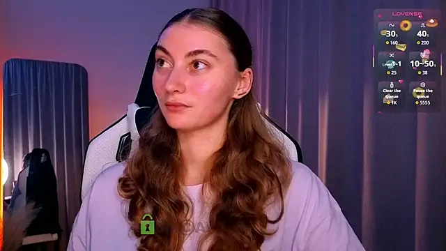 Snapshot of lady_curls chatting on November 17, 2025, 10:03 pm lady curls online show from November 17, 2025, 10:03 pm