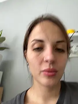 AmiLavs online show from November 17, 2025, 9:02 am