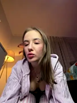 EmilyWi  online show from December 15, 2025, 10:04 pm