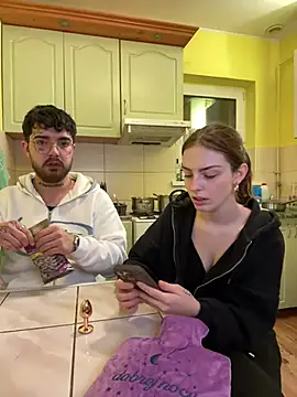 Snapshot of MrAndMrsSavage chatting on February 20, 2025, 9:09 pm MrAndMrsSavage online show from February 20, 2025, 9:09 pm