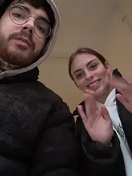 Snapshot of MrAndMrsSavage chatting on February 16, 2025, 9:27 pm MrAndMrsSavage online show from February 16, 2025, 9:27 pm