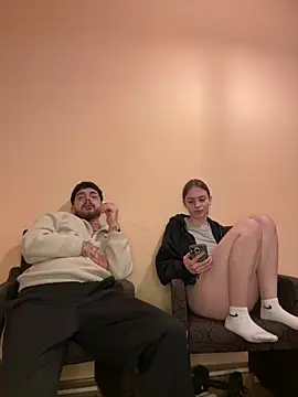 Snapshot of MrAndMrsSavage chatting on February 26, 2025, 11:52 pm MrAndMrsSavage online show from February 26, 2025, 11:52 pm