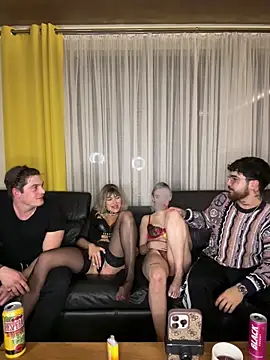 Snapshot of MrAndMrsSavage chatting on March 14, 2025, 11:53 pm MrAndMrsSavage online show from March 14, 2025, 11:53 pm