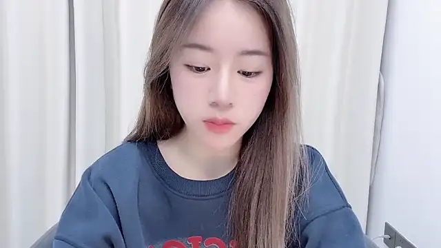 Snapshot of chloe-01 chatting on December 11, 2024, 12:23 pm chloe-01 online show from December 11, 2024, 12:23 pm