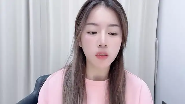 Snapshot of chloe-01 chatting on December 2, 2024, 12:13 pm chloe-01 online show from December 2, 2024, 12:13 pm