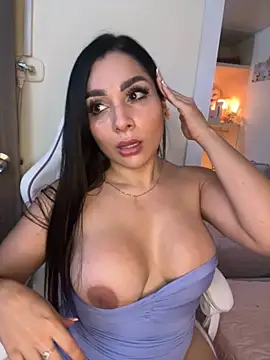 Snapshot of MOMALANA chatting on October 22, 2025, 8:08 pm MOMALANA online show from October 22, 2025, 8:08 pm