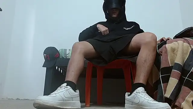 Macho Dom online show from April 6, 2026, 10:44 pm