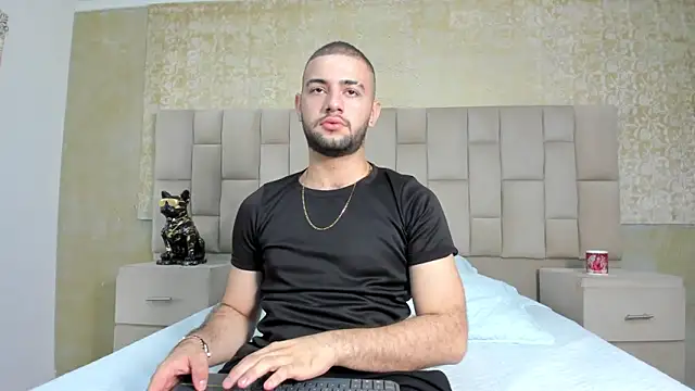 MaximusDick1  online show from November 9, 2025, 3:32 am