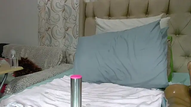 QUEENSHEBAxx01 online show from February 26, 2026, 8:42 pm