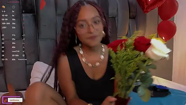 Lorena Vieira  online show from February 15, 2025, 8:34 pm