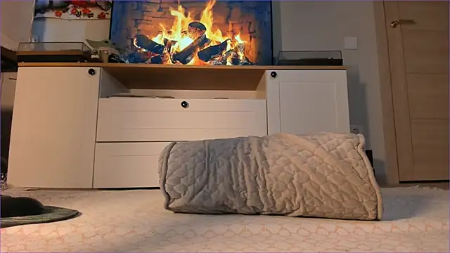 Erin Smojoke online show from November 15, 2025, 4:05 am