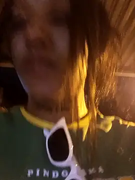 Snapshot of devi_black13_ chatting on January 1, 2025, 1:26 am devi black13  online show from January 1, 2025, 1:26 am