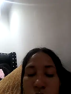 Snapshot of devi_black13_ chatting on January 15, 2025, 2:17 am devi black13  online show from January 15, 2025, 2:17 am