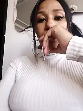 Snapshot of devi_black13_ chatting on January 27, 2025, 8:39 pm devi black13  online show from January 27, 2025, 8:39 pm