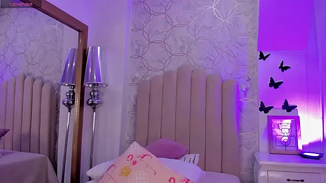 Foxy200   online show from May 25, 2026, 7:56 pm