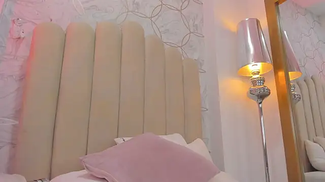 Foxy200   online show from January 15, 2026, 8:01 pm