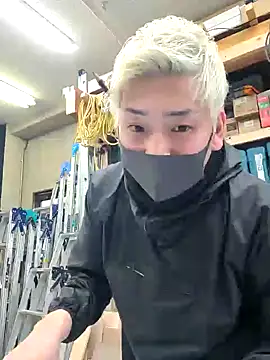 Snapshot of da--------i chatting on February 11, 2025, 6:51 am da--------i online show from February 11, 2025, 6:51 am