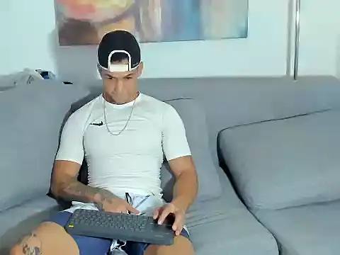 jhonconnor online show from December 19, 2025, 3:32 am