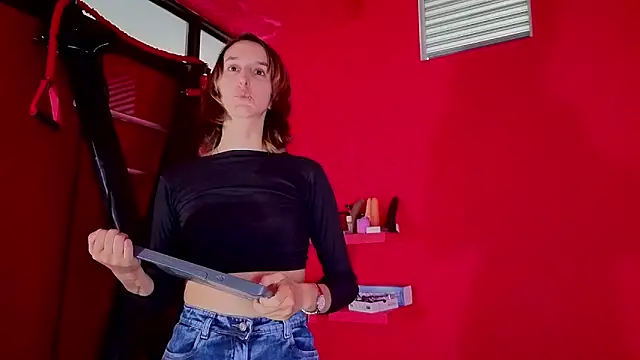 Ambar Roux  online show from May 26, 2026, 12:14 pm
