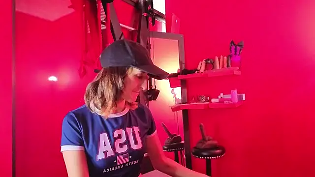 Ambar Roux  online show from April 4, 2026, 3:51 pm