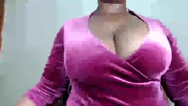 Snapshot of boobassymom chatting on November 1, 2025, 12:43 pm boobassymom online show from November 1, 2025, 12:43 pm