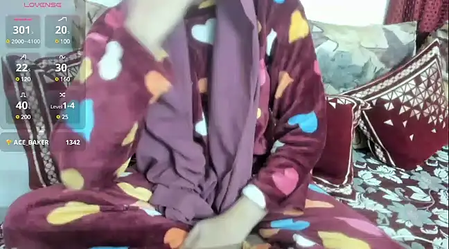 Snapshot of Reika_01 chatting on December 8, 2024, 2:46 am Reika 01 online show from December 8, 2024, 2:46 am