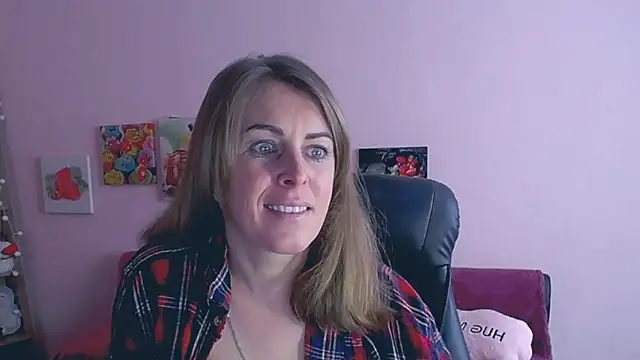 Hot Milady online show from March 4, 2025, 8:24 am