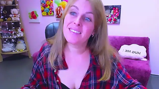 Hot Milady online show from November 27, 2025, 8:37 am