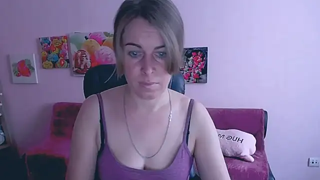 Hot Milady online show from March 6, 2025, 8:09 am