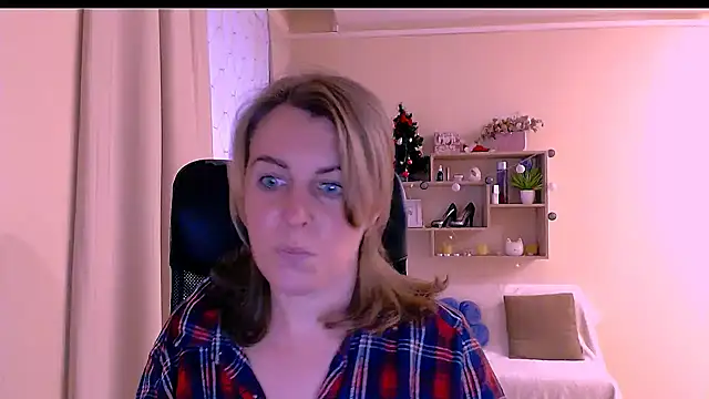 Hot Milady online show from January 27, 2025, 1:52 pm