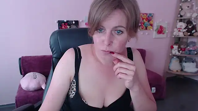 Hot Milady online show from May 22, 2026, 7:50 am