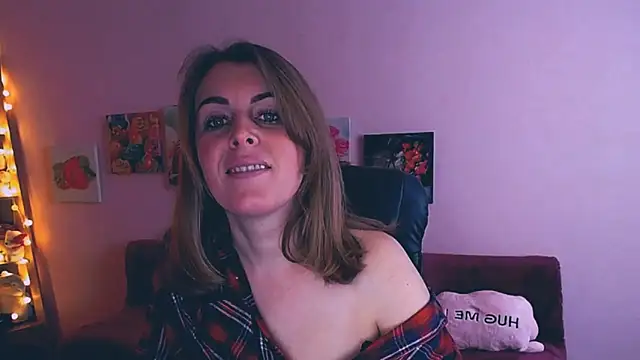 Hot Milady online show from February 3, 2025, 8:13 am