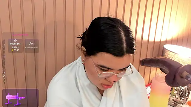 klhoe boobs online show from February 2, 2026, 7:51 am